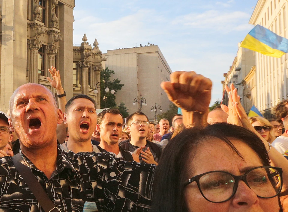 Во время политического митинга в центре Киева, июнь 2019 г.