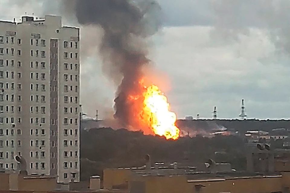 По словам очевидцев , столб огня высотой не менее 50 метров виден из всех частей подмосковного города
