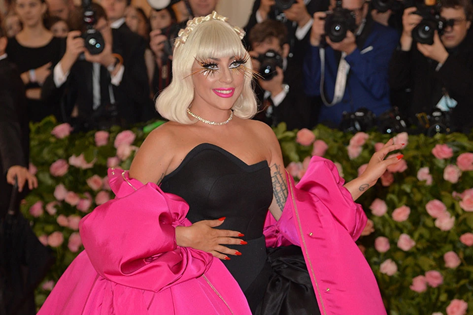 Леди Гага переехала к Брэдли Куперу после расставания актера с супермоделью Ириной Шейк