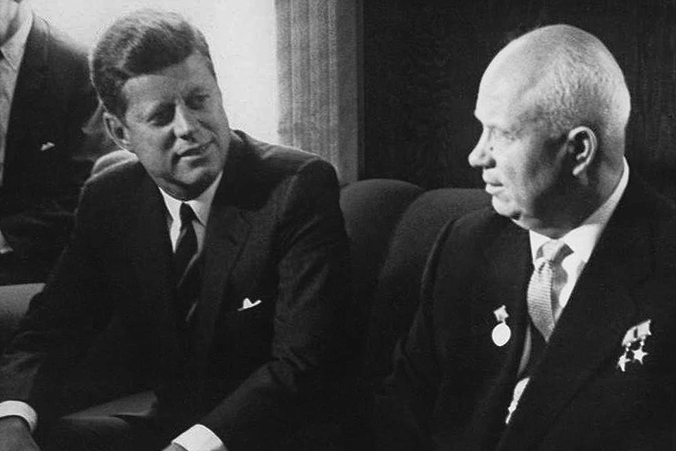 Джон Кеннеди и Никита Хрущев в 1961 году.