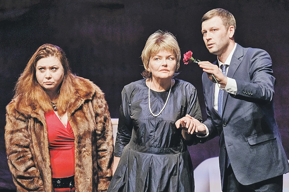 Актриса и ее друг Денис Гончаров в спектакле «Две женщины и лейтенант».
