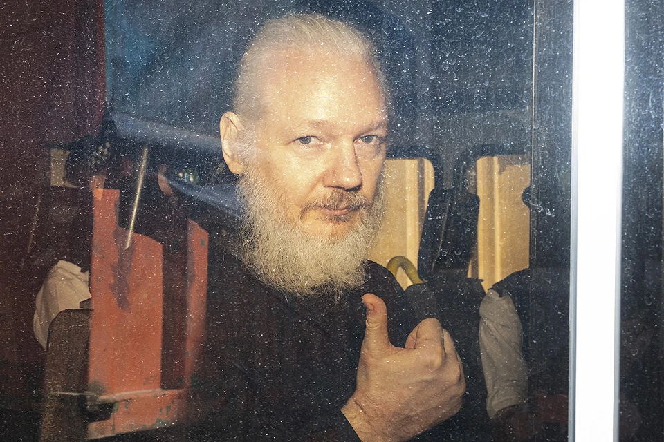 Джулиан Ассанж после ареста в апреле 2019 г.