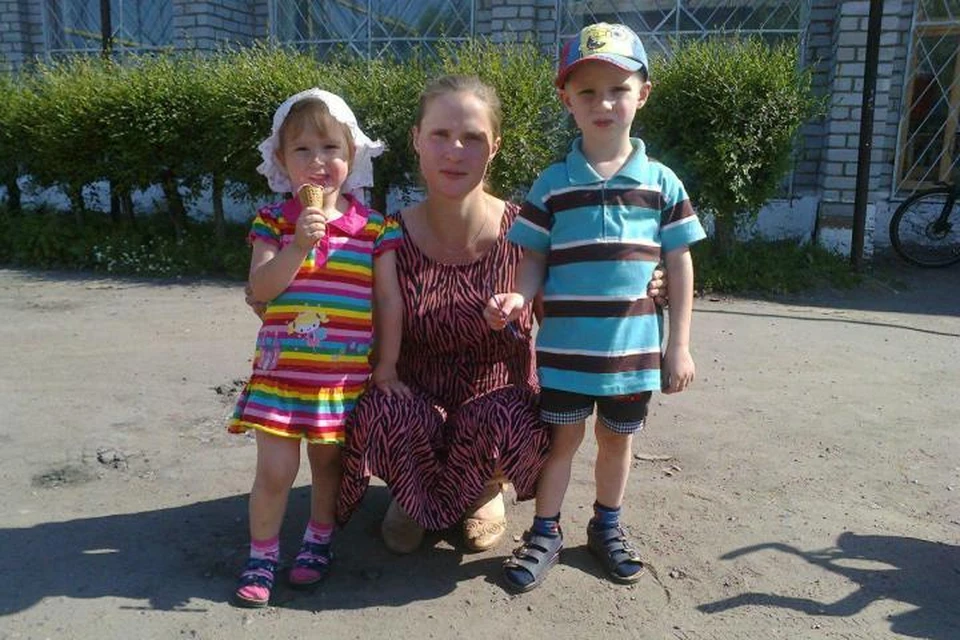 Марина Черемисина с детьми.