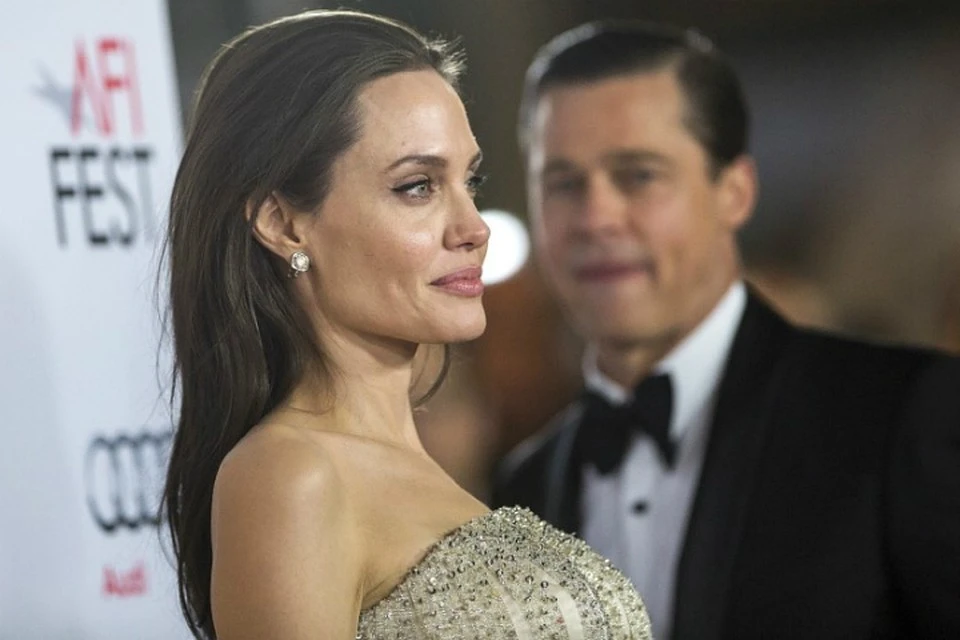 Анджелина Джоли удивила поклонников откровенным декольте