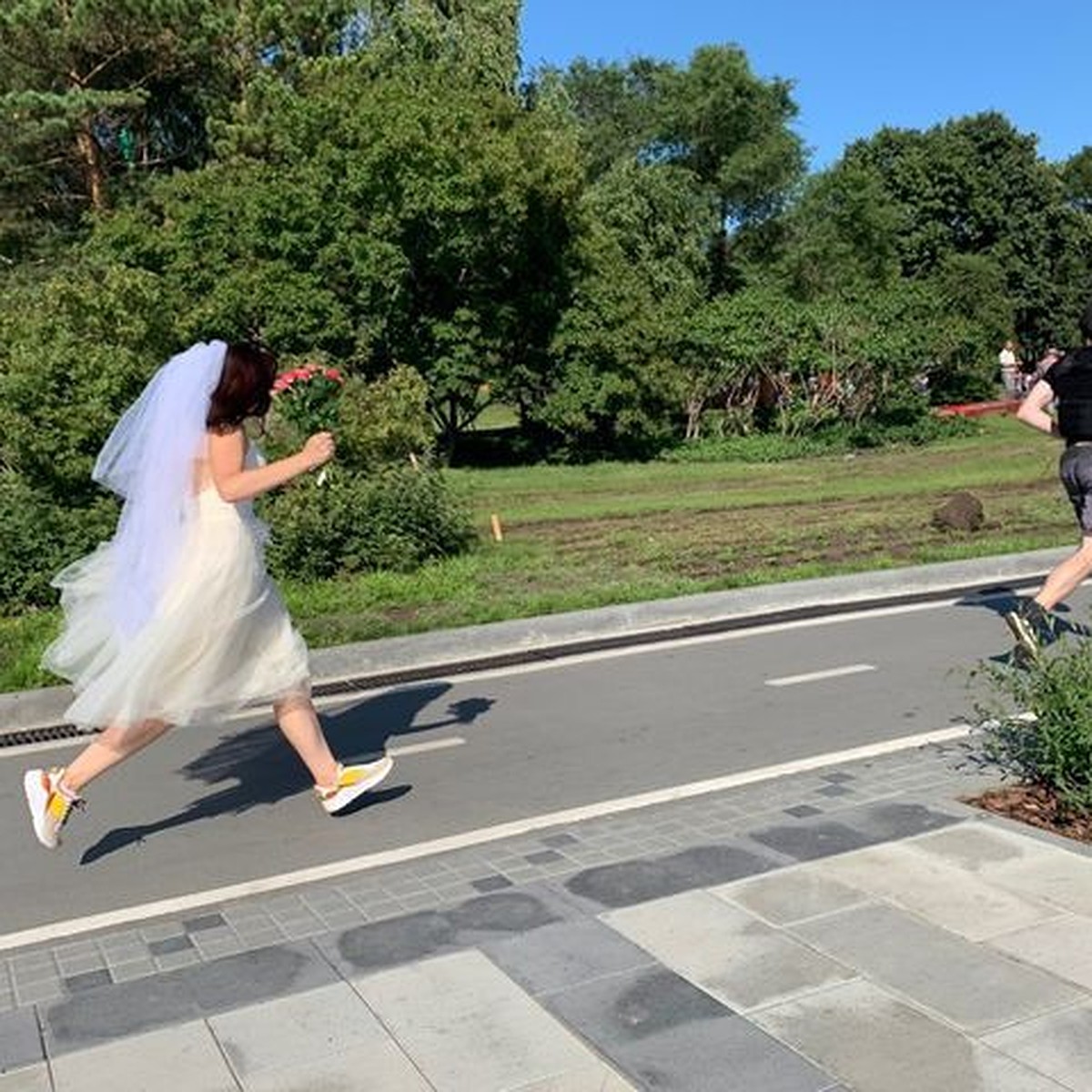 Невеста бежит фото