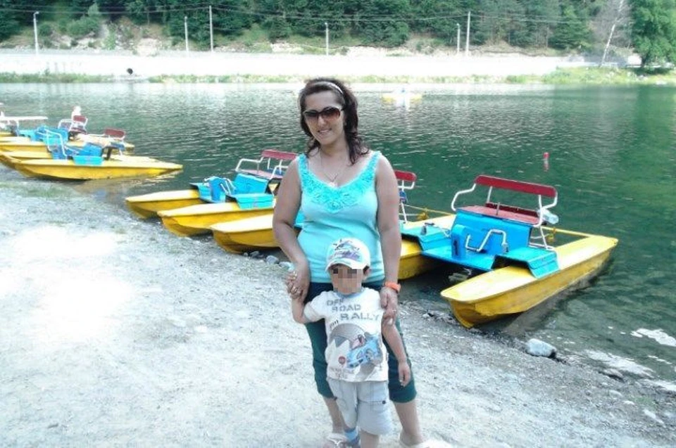 Елена с 4-летним сыном оказалась под кучей вещей и осколков. Фото с личной странички.