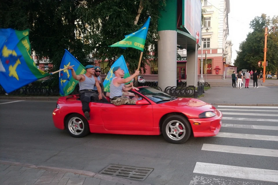 Марш-бросок и сухие фонтаны: как в Кузбассе праздновали День ВДВ.