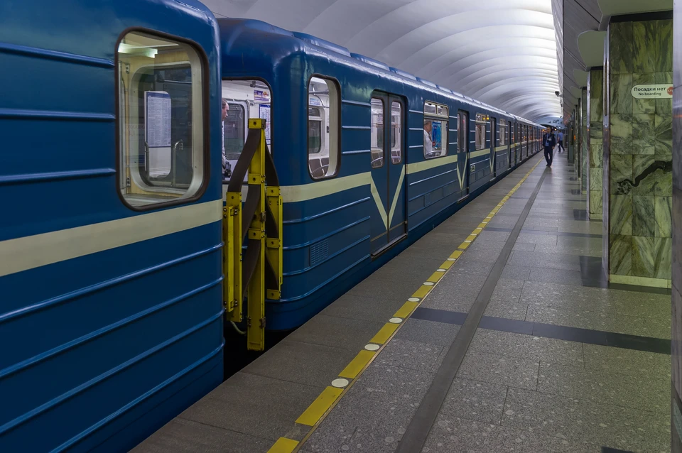 Проверяют оставленные сумки в петербургском метро теперь оперативнее и без закрытия станций.
