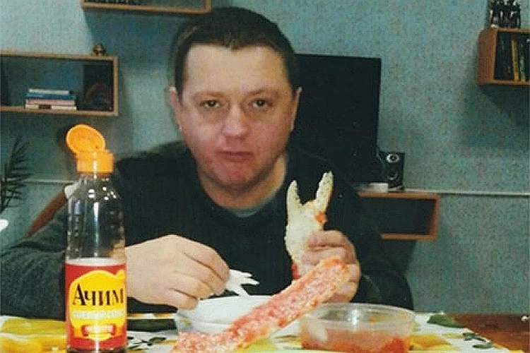 Вячеслава Цеповяза, который ел крабов в вип-камере в Приморье, этапировали в Омск
