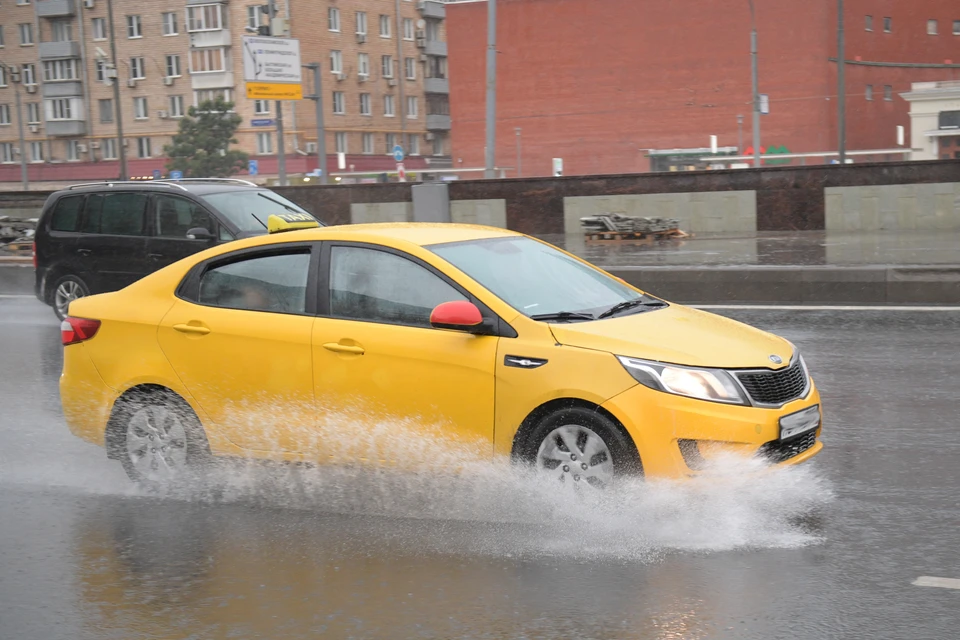 Расширить такси. Такси Москва Екатеринбург. Таксисты в Костроме фото.