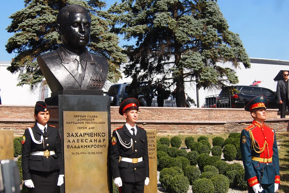 Бюст Александра Захарченко установлен на аллее героев