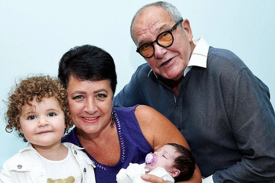 79-летний актер Эммануил Виторган и его жена, 57-летняя бизнесвумен Ирина Млодик, на прошлой неделе сообщили, что у них родилась еще одна дочь