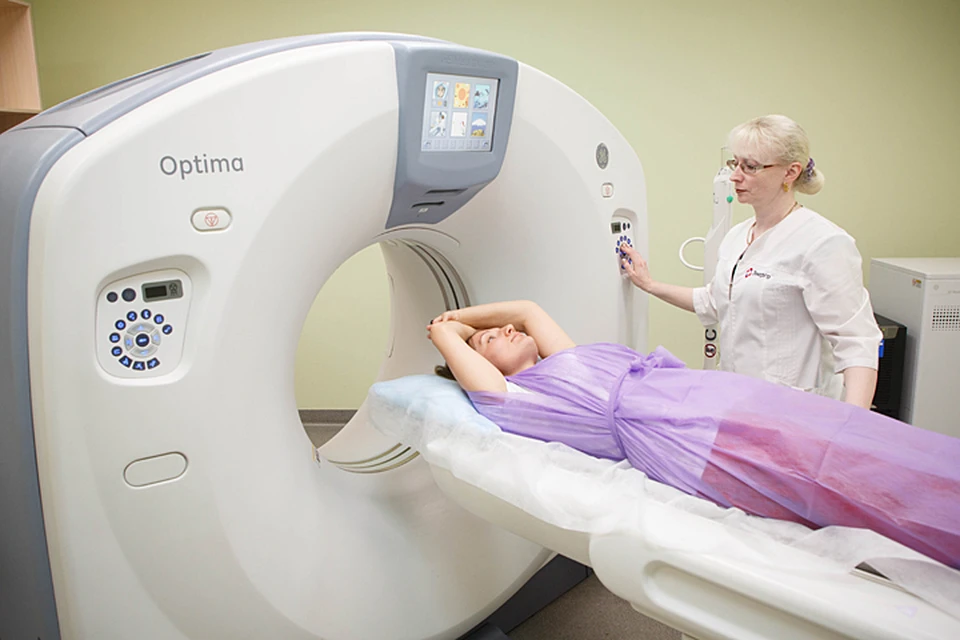 МРТ - нет рентгеновского излучения. Если нужно, пациента сканируют много раз. На исследование тратится от 20 минут до одного часа