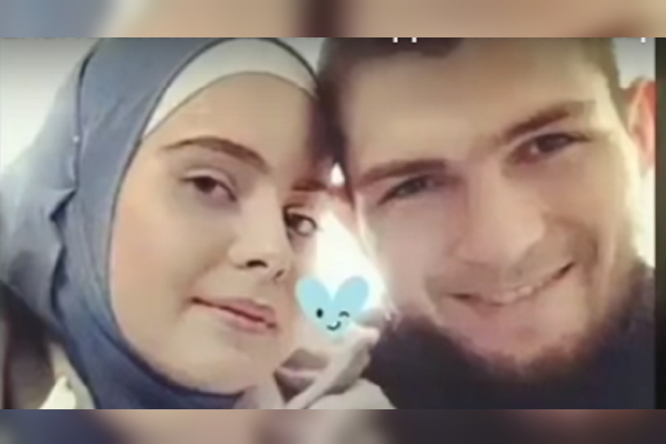Подтверждённых фотографий жены Хабиба Нурмагомедова в сети нет, но фанаты подозревают, что на этом снимке пара вместе