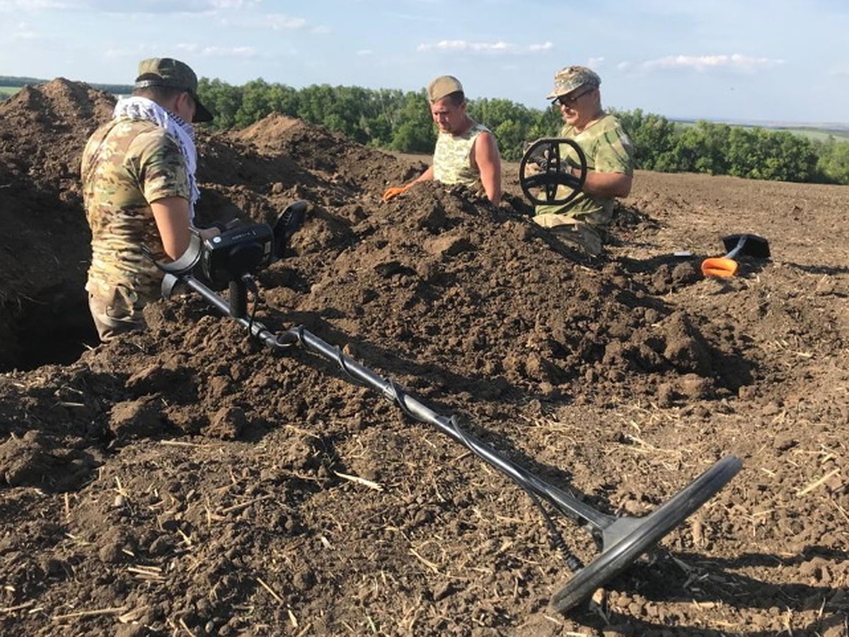 Спрятали от врага: под Ростовом поисковики обнаружили останки командира  Красной армии под слоем колючей проволоки - KP.RU