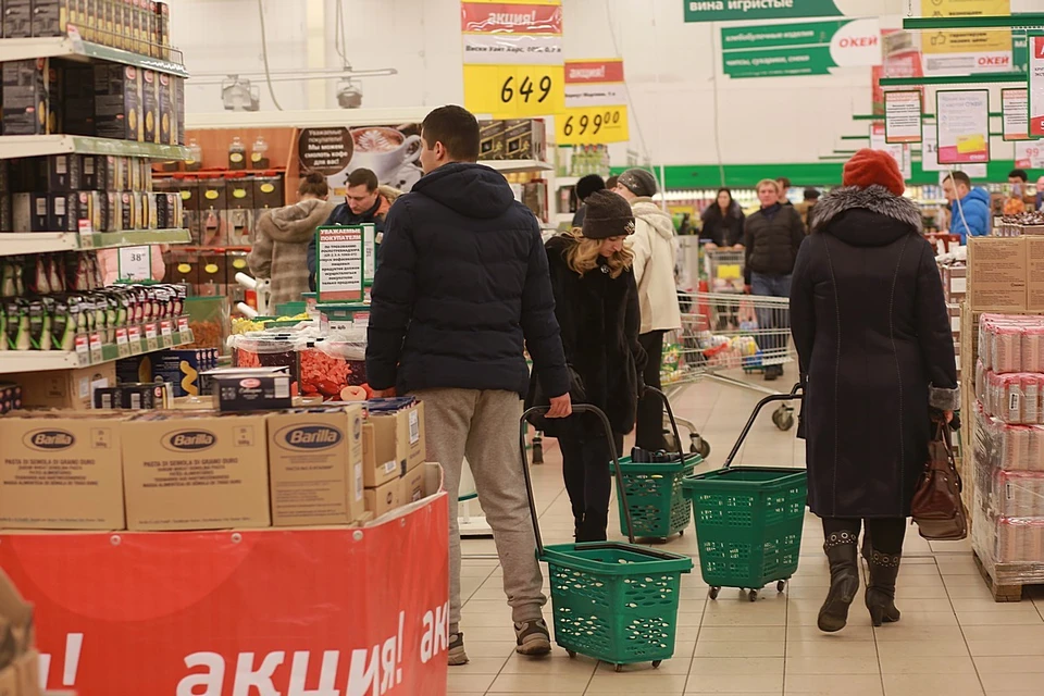 Дети в тележках, собаки на руках и колбаса среди зефира: шесть привычек покупателей, которые бесят сотрудников супермаркетов