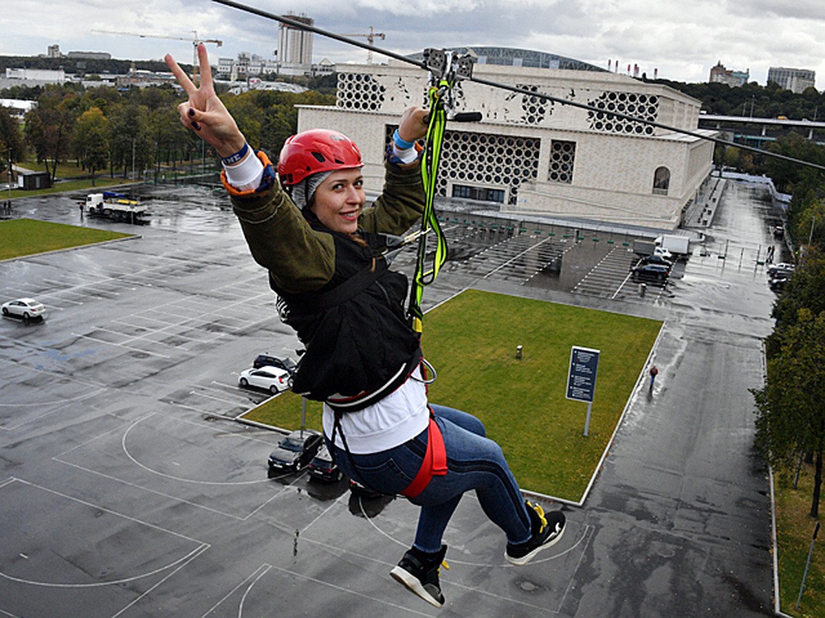 Экстремальное развлечение Zipline.Moscow: как спуститься с крыши «Лужников»  за 20 секунд - KP.RU