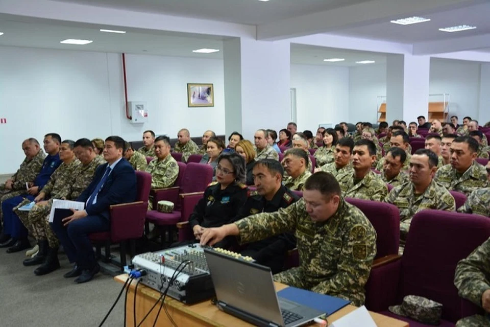 В военном институте Сил воздушной обороны прошла встреча представителей проектного офиса «Ақтөбе - адалдық аланы» с военнослужащими актюбинского гарнизона.