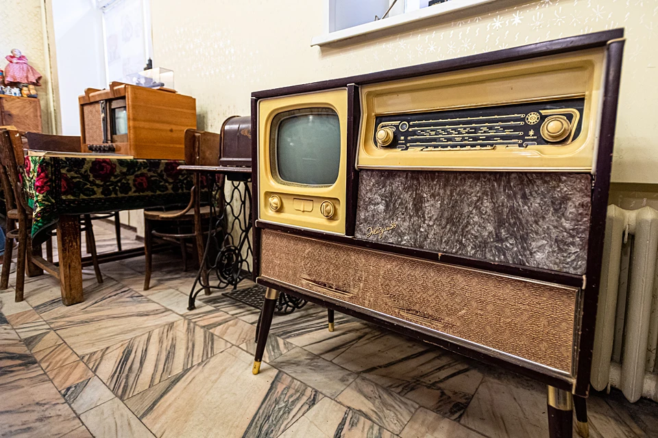Телевизор «Жигули» на деревянных ножках, который в то время считался невиданной роскошью