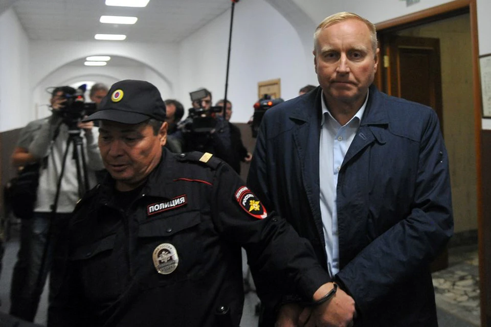 Генерала Мельникова арестовали на 2 месяца за мошенничество