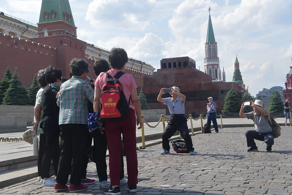 Это будет сайт и мобильное приложение, которые помогут туристам подготовиться к поездке в Москву