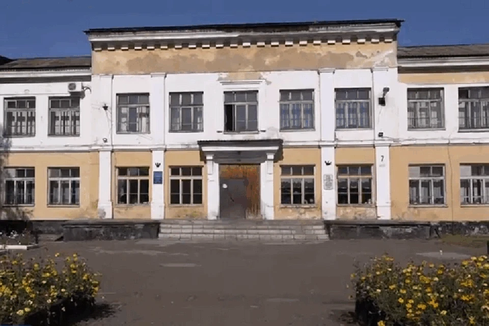 Полиция прокомментировала издевательства над школьником в Осинниках. ФОТО: кадр видео vesti42.ru