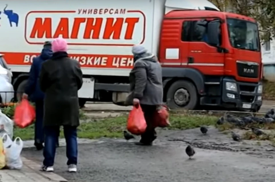 Эксперты объяснили, зачем магазин выбрасывает просроченные продукты