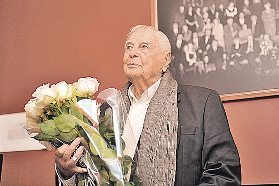 На пресс-конференции, посвященной его 95-летию, Юрий Любимов выглядел так.