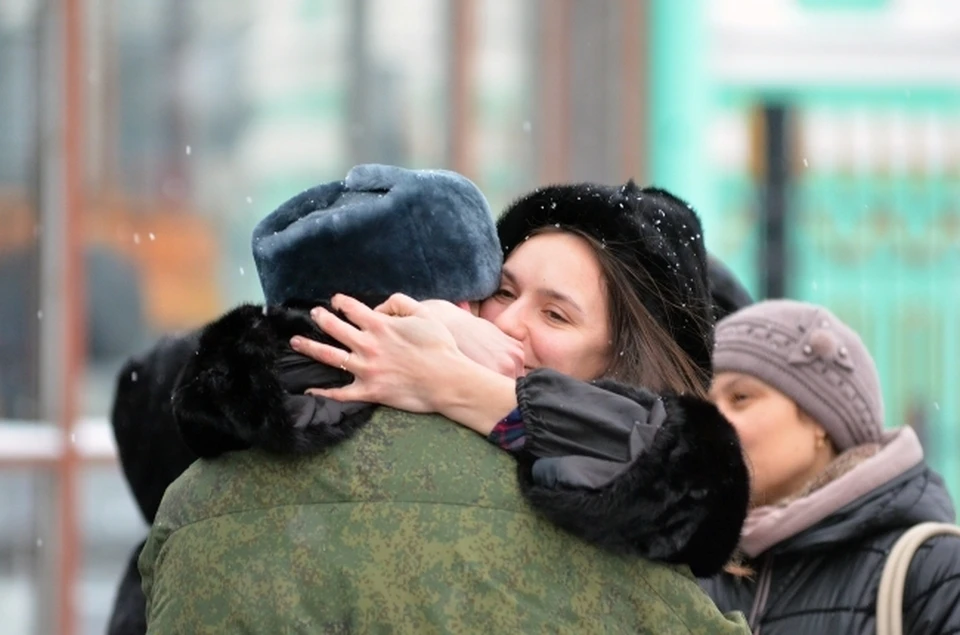 Военный устав суров. На долго нельзя покидать часть.