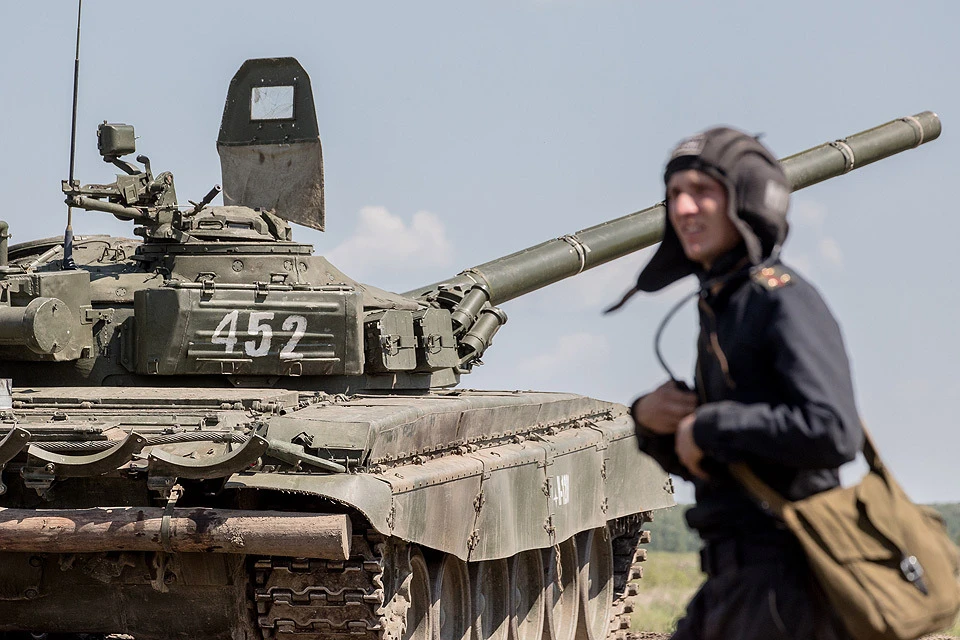 Танк во время учений на военном полигоне 90-й Гвардейской танковой дивизии.