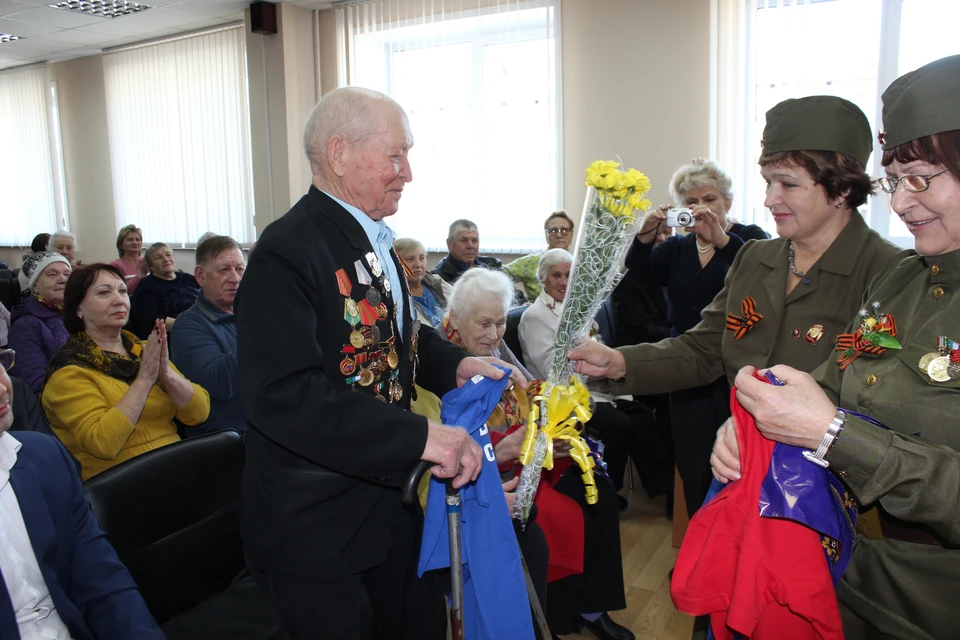 На праздник пришли ветераны Калининского района.