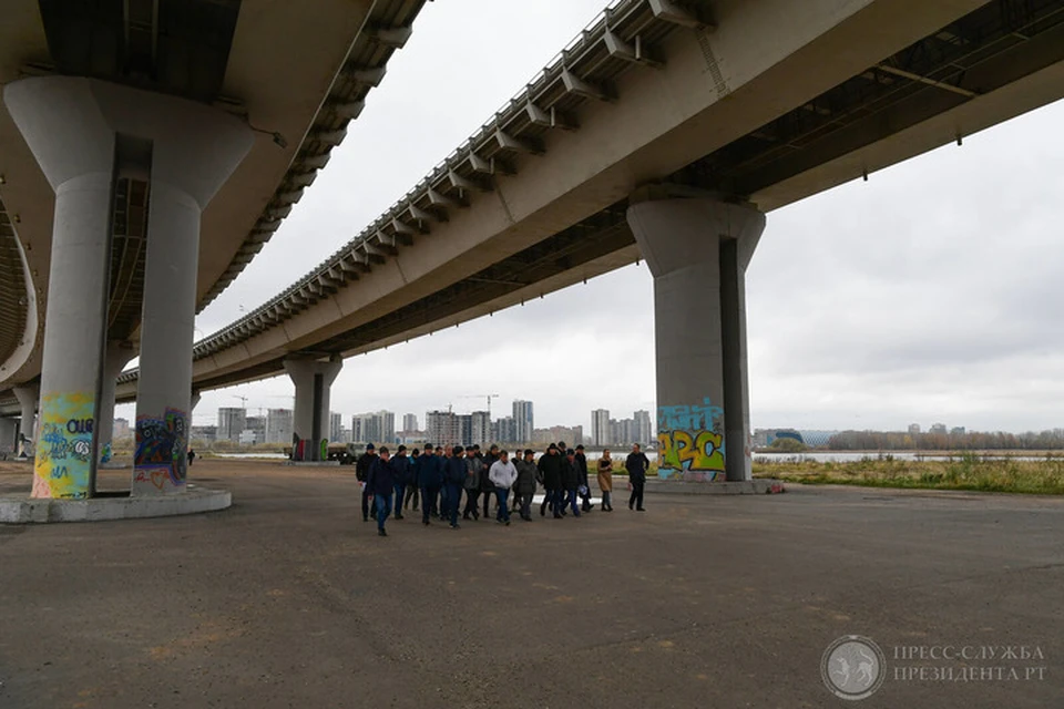 Под мостом