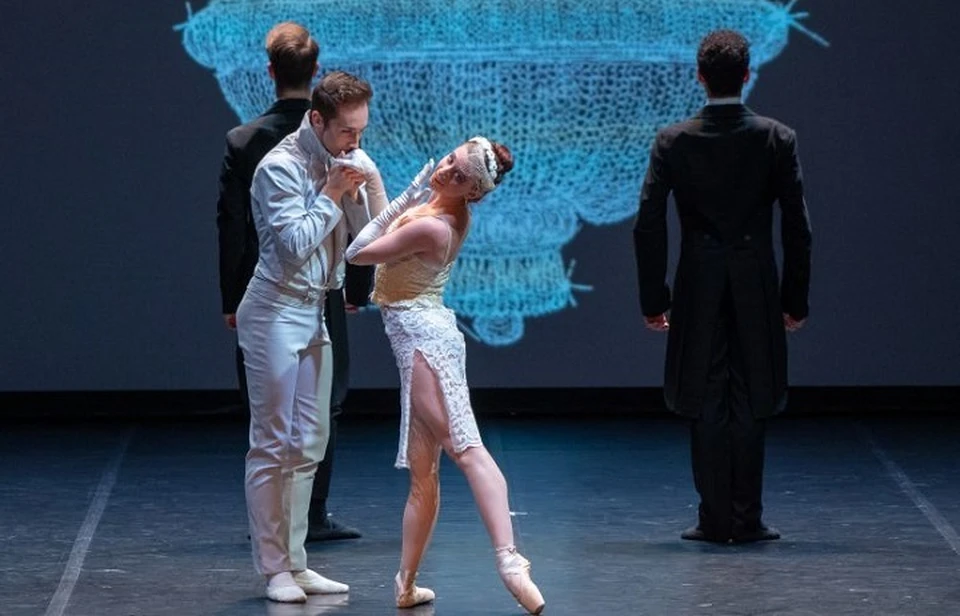 Ранее балет по мотивам романа Толстова имел большой успех в Европе