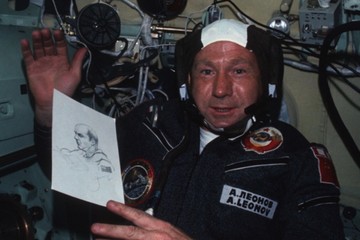 Многие верят, что Леонов все-таки побывал на Луне. Тайно.