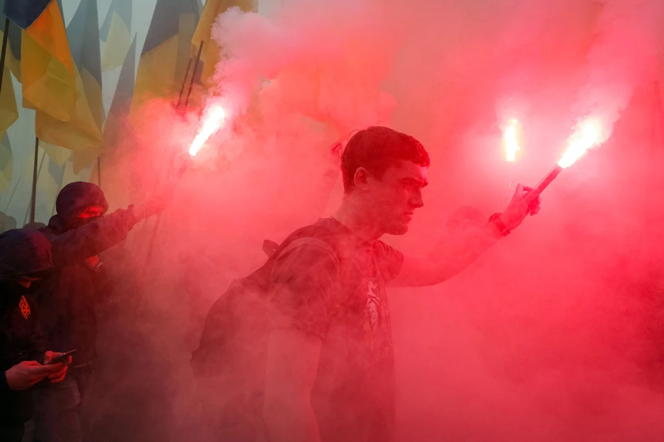Киев превращается в какую-то гигантскую черную дыру, где нацистские шабаши стали делом привычным