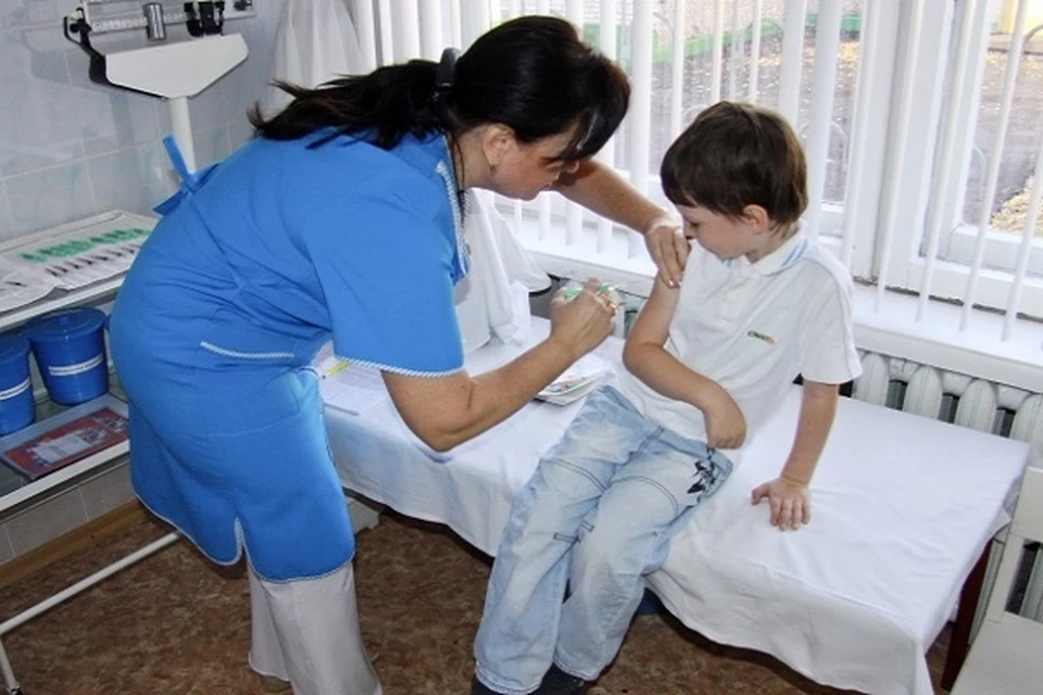 На сегодняшний день прививку от гриппа уже получили 42,3% школьников Якутска.