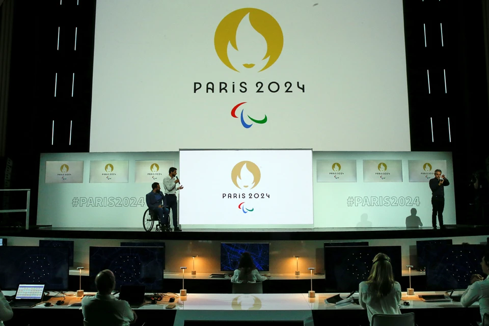 На гигантском экране кинотеатра Grand Rex в Париже была показана эмблема Олимпиады-2024.