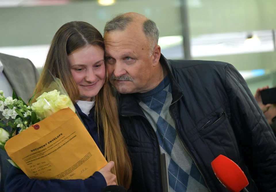 Марию Бутину встретил в аэропорту "Шереметьево" отец.