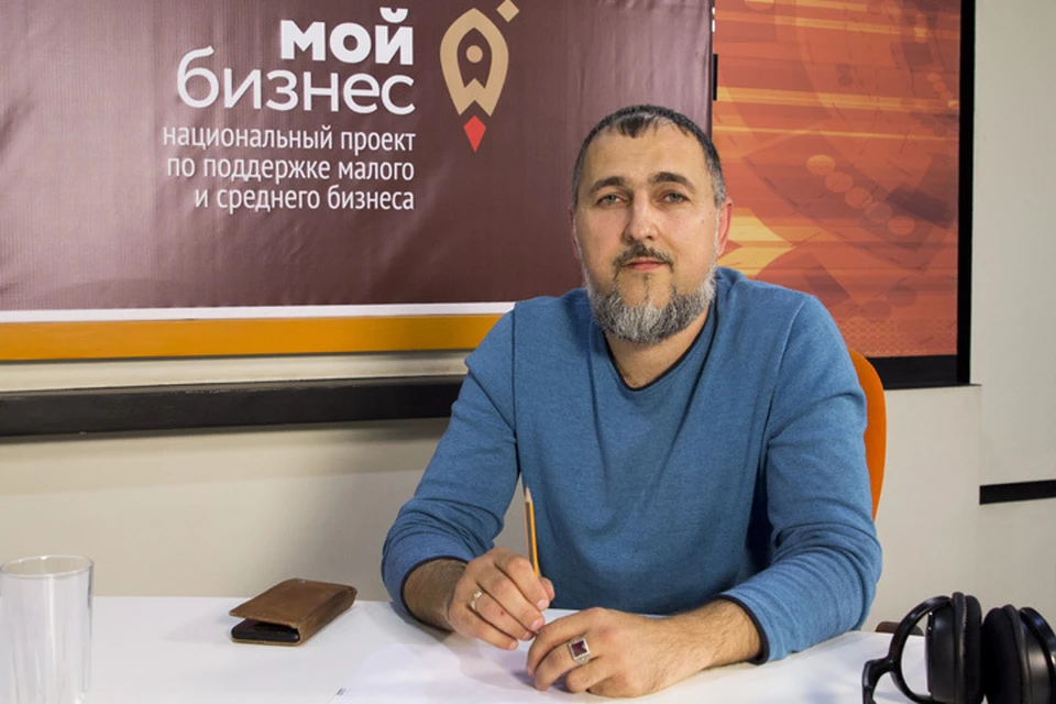 Вячеслав Шульга - социальный предприниматель, один из создателей спортивного проекта «Коловрат», основатель парикмахерской для сыновей - детский барбершоп Сабля
