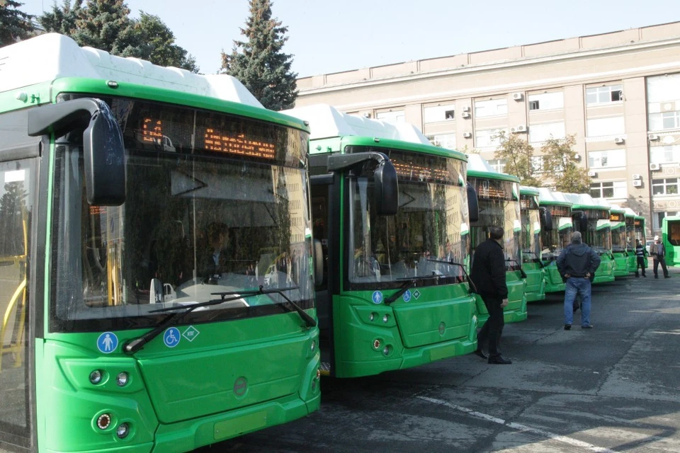 Новые автобусы чистые и карсивые, но не всех пассажиров устраивает салон. Фото: cheladmin.ru.