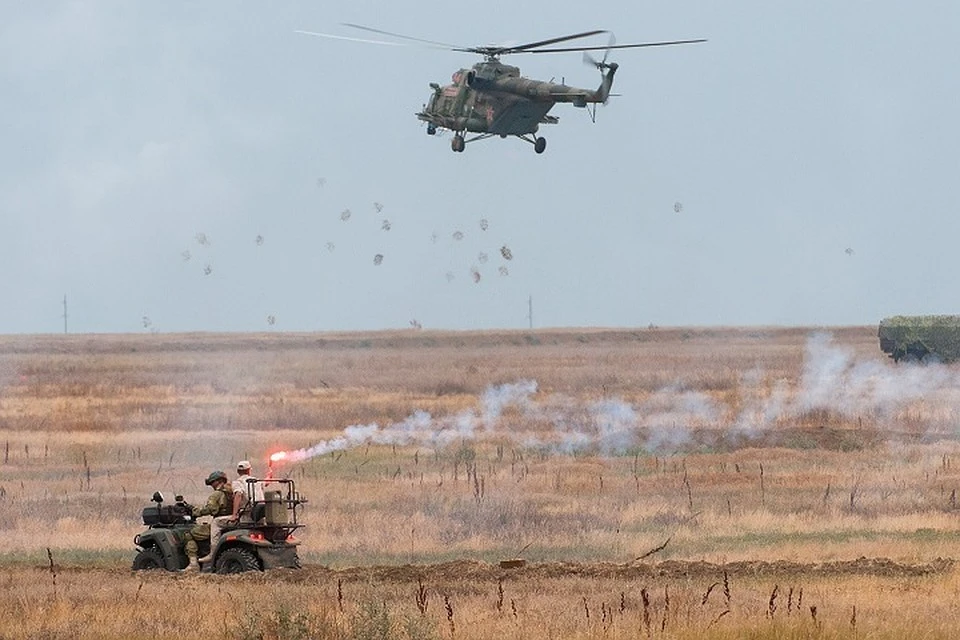 На полуострове периодически проходят военные учения