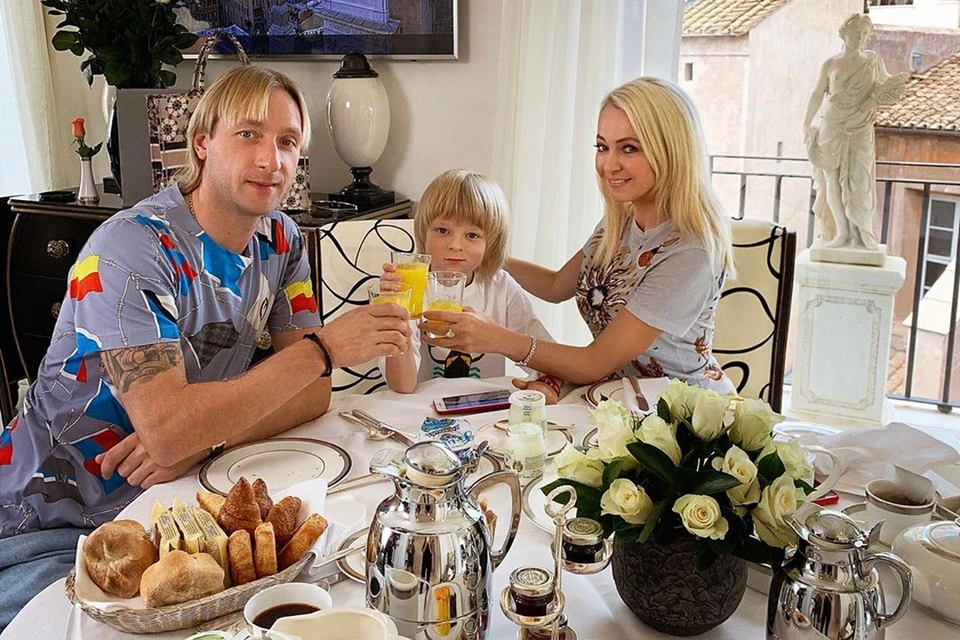 Младший сын двукратного олимпийского чемпиона Евгения Плющенко и продюсера, телеведущей Яны Рудковской в свои 6 лет настоящая звезда.