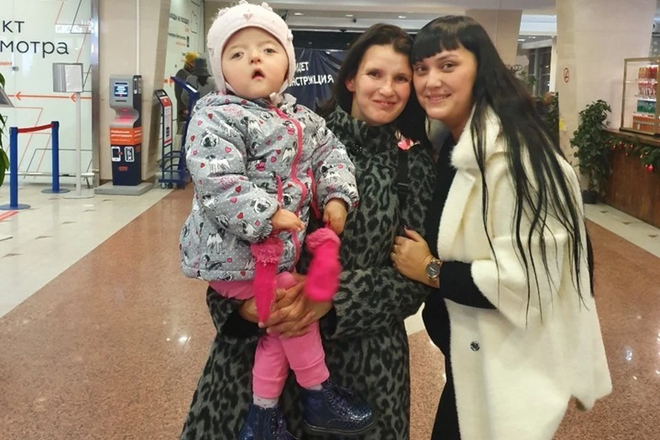 Проводить Соню и ее маму приехала и волонтер Регина Биргулиева
