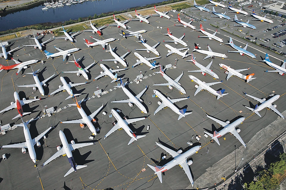 Сотни «Боингов-737 МАХ» простаивают в аэропортах. И не понятно, когда им могут разрешить взлететь.