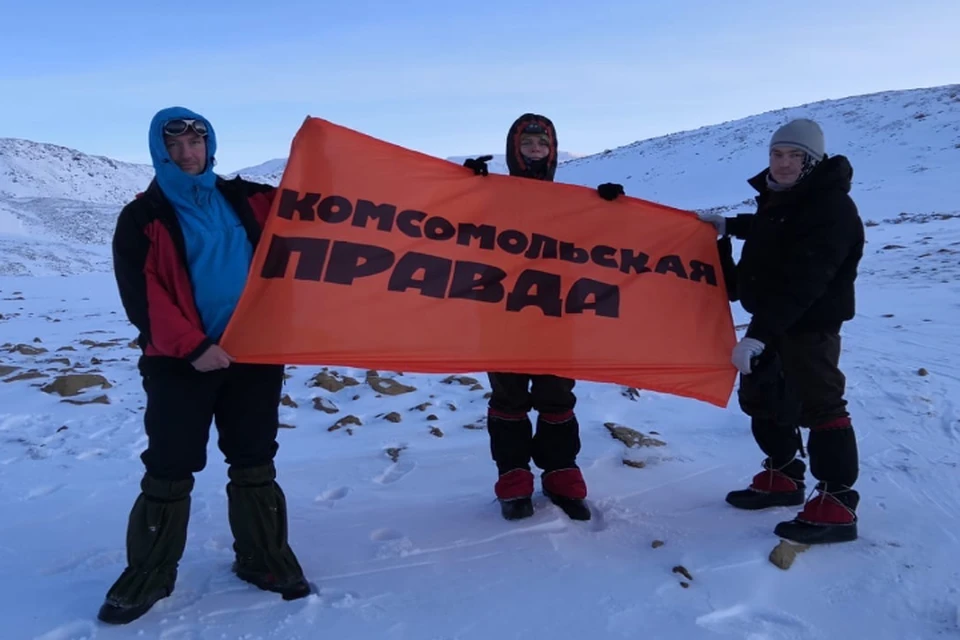 Наш флаг на высоте 1254 метра над уровнем моря/ФОТО: Илья Дианов
