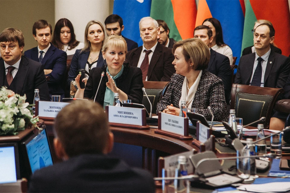 На «круглом столе» эксперты обсудили ключевые вопросы предоставления государственных услуг. Фото: Андрей ГАШЕВ