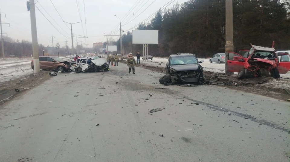 Машины разбились буквально всмятку. Фото: Паблик Тольятти