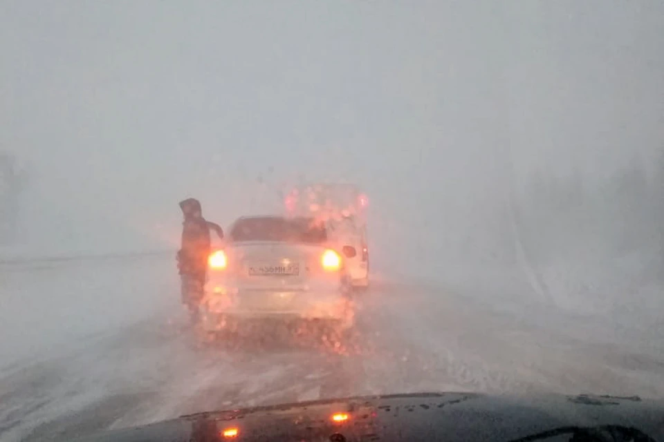 Федеральную трассу под Мончегорском закрыли. Фото: Мурманск ДТП ЧП