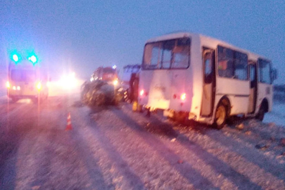 Иномарка протаранила маршрутку под Нижним Новгородом: Два человека погибли.