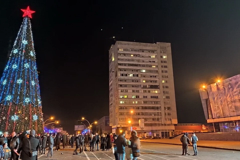 Жители Луганска рады возможности погулять в ночное время во время праздника. Фото: vk.com/vk_lg